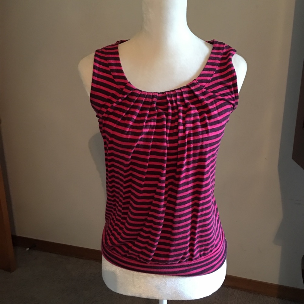 Sleeveless striped blouse with fitted waistband